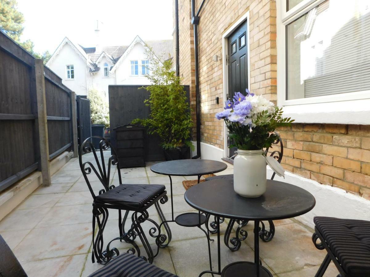 Stylish Apartment In Victorian Conversion Free Parking & Private Patio Close To Beach Town Centre & Bic Bournemouth Exterior foto